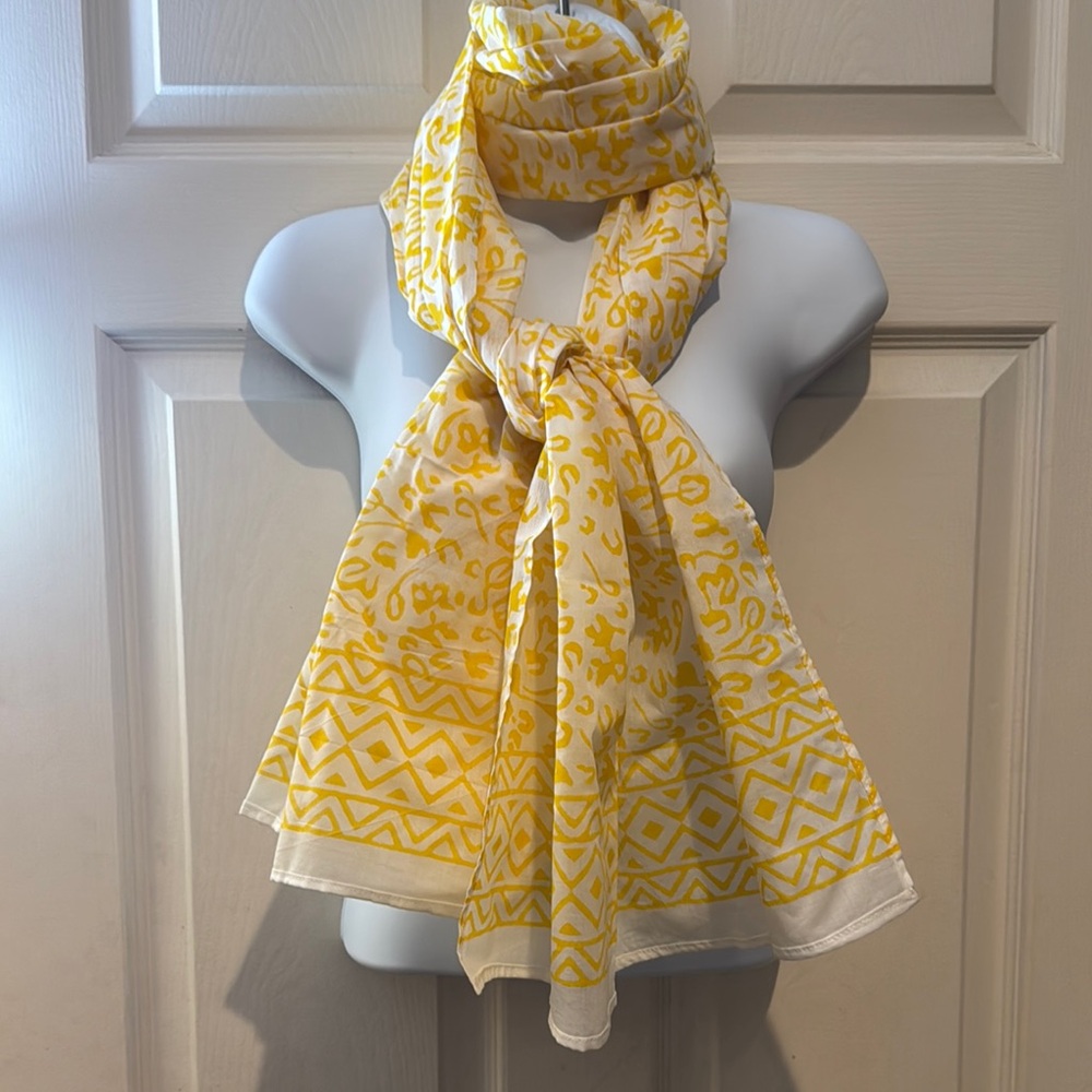 NWT Passion Lilie yellow and white cotton fabric scarf